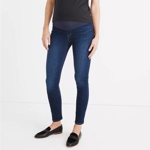 Maternity Over-the-Belly Skinny Jeans in Hayes Wash, size 25